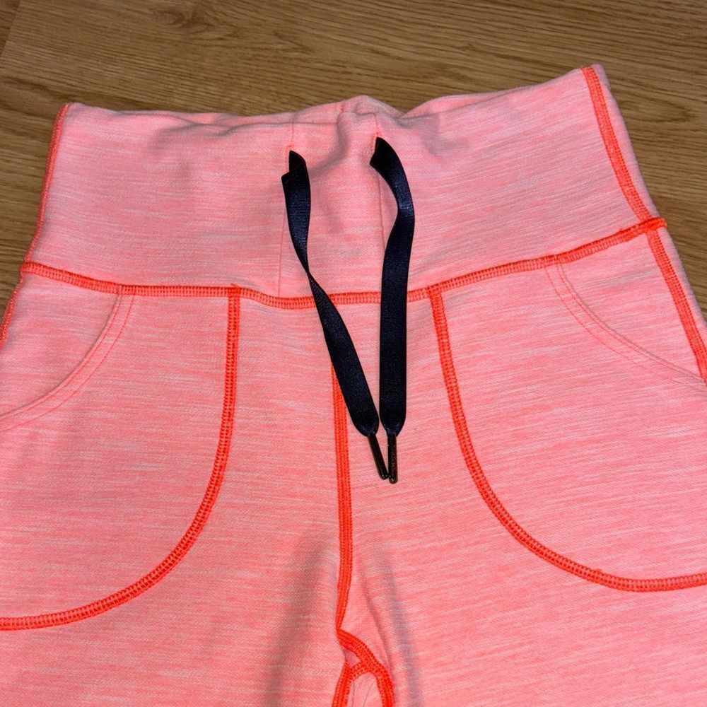 Lululemon Athletica Leggings with Orange Accents - Picture 5 of 6